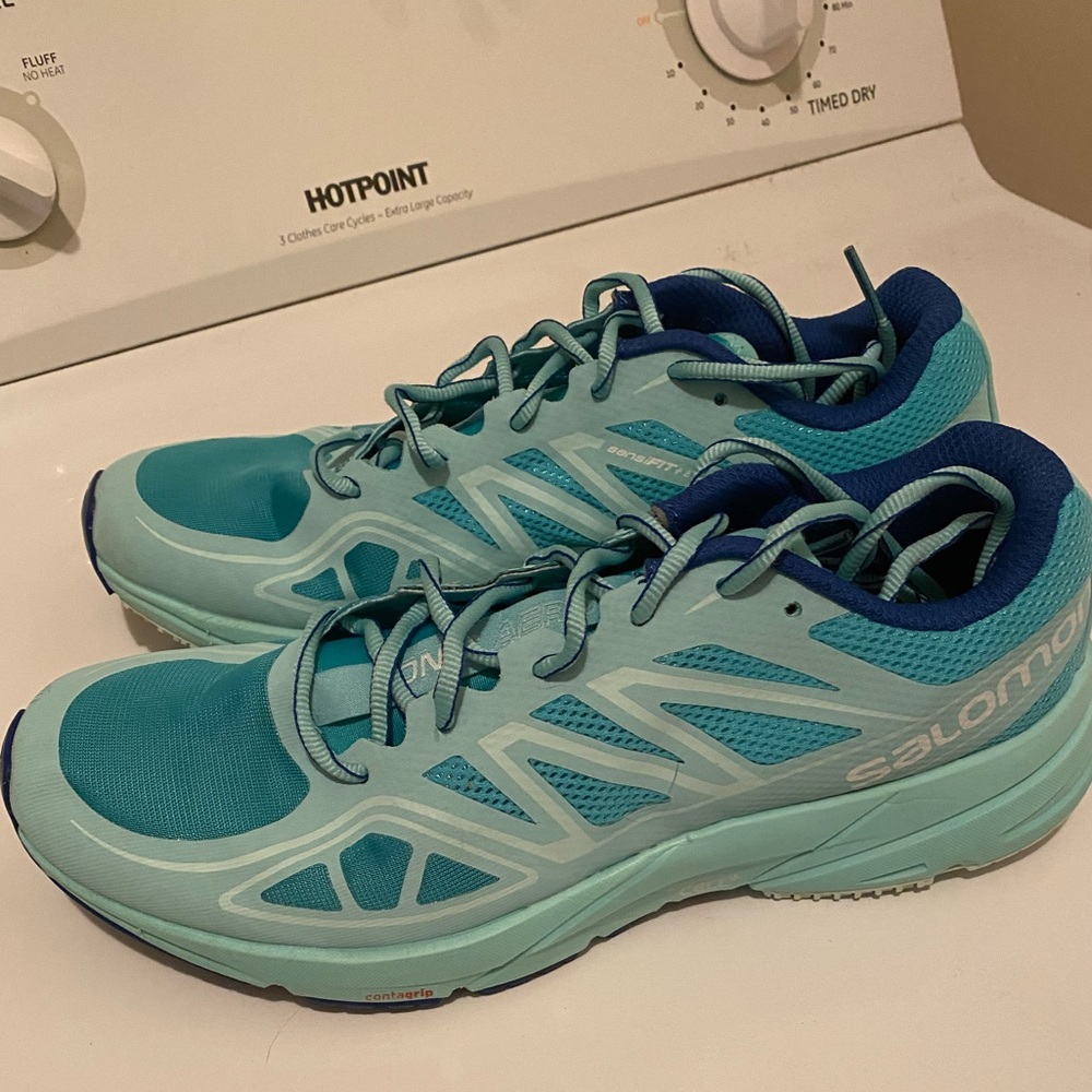 Salomon size 10 tennis shoes